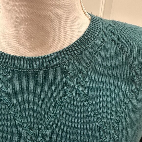 Alfred Dunner Size Medium short sleeve hunter green sweater excellent condition - Picture 2 of 3